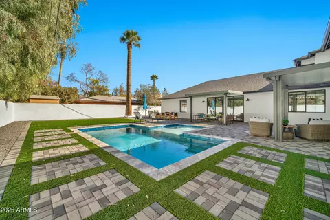 Exterior - 12 E Northview Ave, Phoenix, AZ 85020 photo 7 of 15