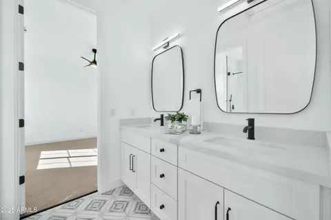 Bath - 12 E Northview Ave, Phoenix, AZ 85020 photo 7 of 10