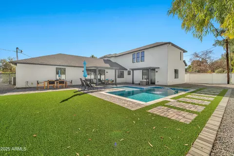 Exterior - 12 E Northview Ave, Phoenix, AZ 85020 photo 5 of 15