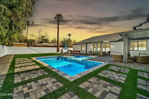 Exterior - 12 E Northview Ave, Phoenix, AZ 85020 photo 10 of 15