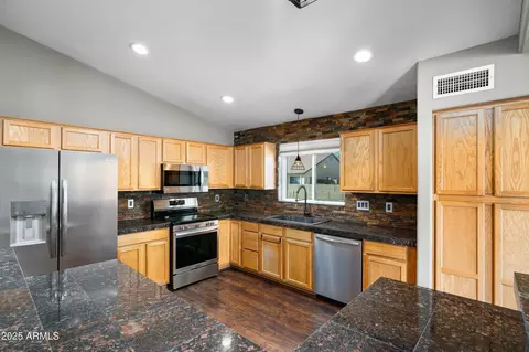 11332 E Des Moines Cir, Mesa, AZ 85207 photo 7