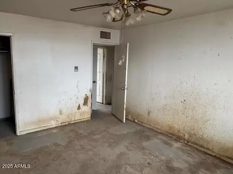 Bedroom - 2613 E Lynne Ln, Phoenix, AZ 85042 photo 2 of 3
