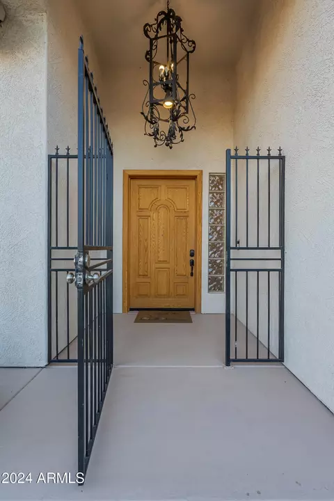 2741 E Claire Dr, Phoenix, AZ 85032 photo 4
