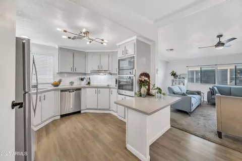8601 N 103rd Ave #194, Peoria, AZ 85345