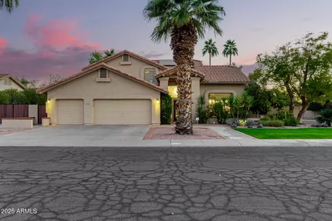 Exterior - 211 E Dawn Dr, Tempe, AZ 85284 photo 2 of 22