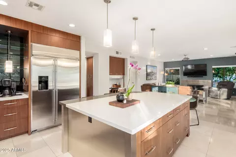 Kitchen - 211 E Dawn Dr, Tempe, AZ 85284 photo 3 of 4