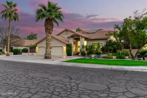Exterior - 211 E Dawn Dr, Tempe, AZ 85284 photo 4 of 22