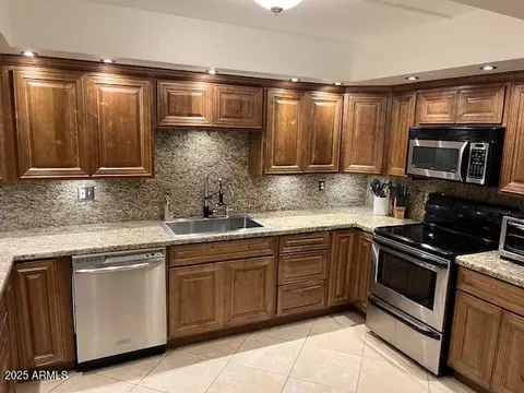 5132 N 31st Way #112, Phoenix, AZ 85016