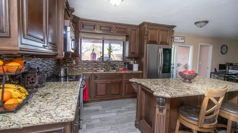 1028 Emerald Ave, Mesa, AZ 85204 photo 2