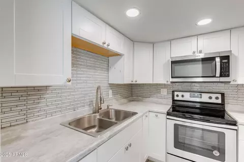 7117 W Wolf St, Phoenix, AZ 85033 photo 6