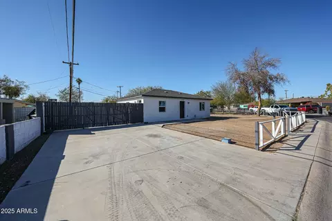 3812 N 63rd Dr, Phoenix, AZ 85033 photo 2