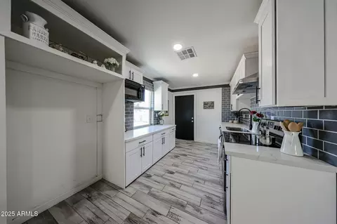 3812 N 63rd Dr, Phoenix, AZ 85033 photo 9