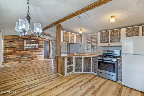 3498 Wildflower Dr, Overgaard, AZ 85933 photo 9
