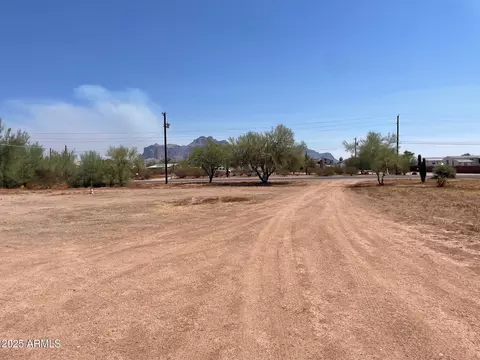 1432 N Plaza Dr, Apache Junction, AZ 85120 photo 4