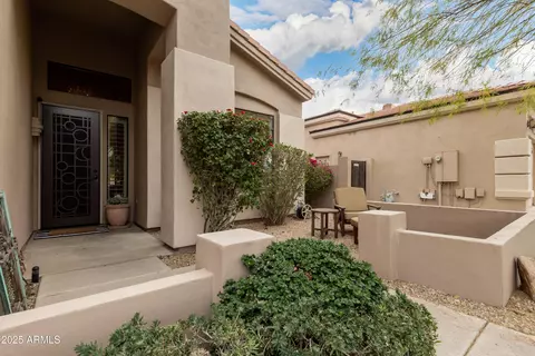 4905 Estevan Rd, Phoenix, AZ 85054 photo 2