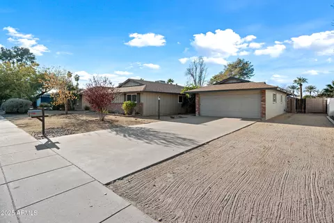 2918 E Laurel Ln, Phoenix, AZ 85028 photo 3