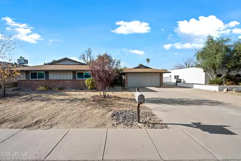 2918 E Laurel Ln, Phoenix, AZ 85028 photo 4
