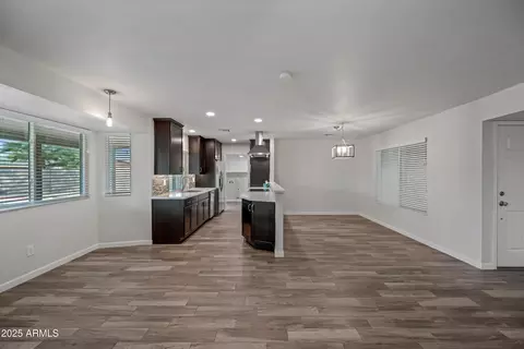 2918 E Laurel Ln, Phoenix, AZ 85028 photo 9