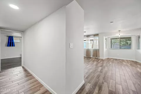 2918 E Laurel Ln, Phoenix, AZ 85028 photo 6