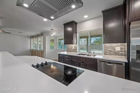 2918 E Laurel Ln, Phoenix, AZ 85028 photo 11