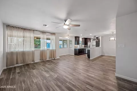 2918 E Laurel Ln, Phoenix, AZ 85028 photo 8
