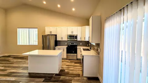 Kitchen - 204 S Thunder Mtn, Payson, AZ 85541 photo 3 of 8