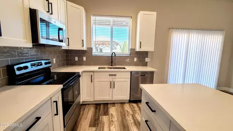 Kitchen - 204 S Thunder Mtn, Payson, AZ 85541 photo 5 of 8