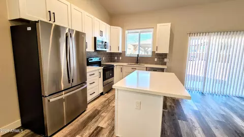 Kitchen - 204 S Thunder Mtn, Payson, AZ 85541 photo 4 of 8