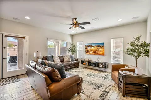 2404 E Gillcrest Rd, Gilbert, AZ 85298 photo 8