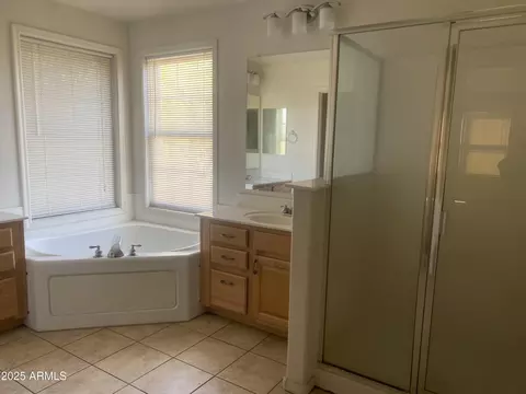 Bath - 2113 E Sunland Ave, Phoenix, AZ 85040 photo 2 of 2