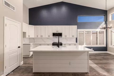 Kitchen - 4213 E Stanford Ave, Gilbert, AZ 85234 photo 2 of 4