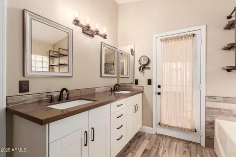 Bath - 4213 E Stanford Ave, Gilbert, AZ 85234 photo 2 of 3