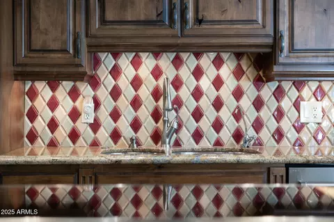 Kitchen - 4340 E Turquoise Ave, Phoenix, AZ 85028 photo 8 of 10