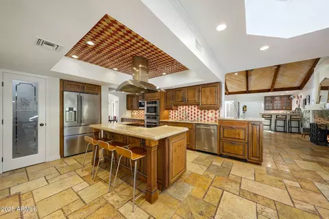 Kitchen - 4340 E Turquoise Ave, Phoenix, AZ 85028 photo 4 of 10