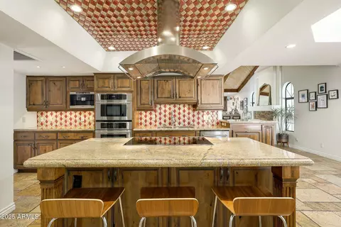 Kitchen - 4340 E Turquoise Ave, Phoenix, AZ 85028 photo 5 of 10