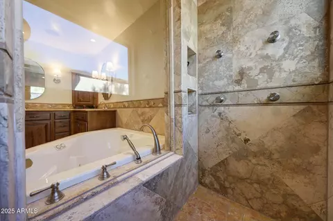 Bath - 4340 E Turquoise Ave, Phoenix, AZ 85028 photo 2 of 7