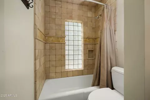 Bath - 4340 E Turquoise Ave, Phoenix, AZ 85028 photo 6 of 7