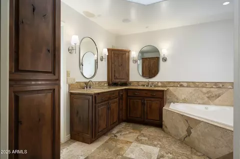 Bath - 4340 E Turquoise Ave, Phoenix, AZ 85028 photo 3 of 7