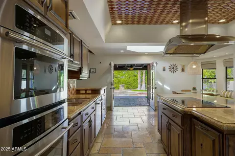 Kitchen - 4340 E Turquoise Ave, Phoenix, AZ 85028 photo 7 of 10