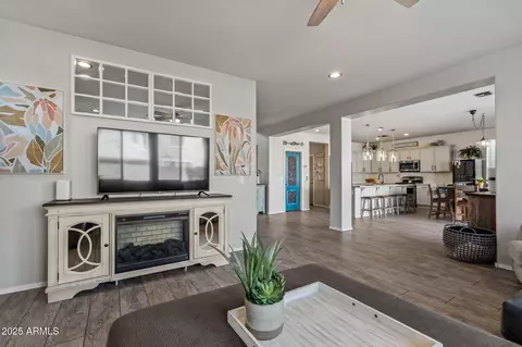 Entry Way - 1078 E Oriole Dr, Gilbert, AZ 85297 photo 4 of 5