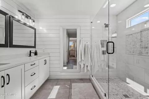 Bath - 1078 E Oriole Dr, Gilbert, AZ 85297 photo 1 of 3