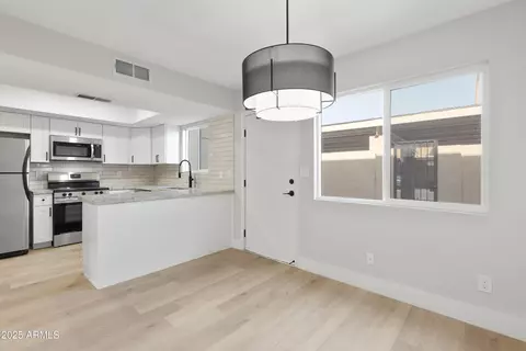 610 E Montebello Ave #35, Phoenix, AZ 85012 photo 8