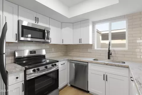 610 E Montebello Ave #35, Phoenix, AZ 85012 photo 11