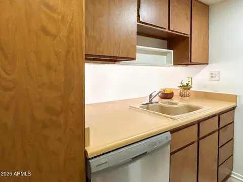 3033 E Devonshire Ave #2004, Phoenix, AZ 85016 photo 6