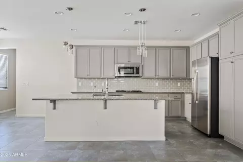 2241 S Wallrade Ln, Gilbert, AZ 85295
