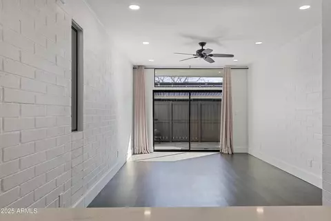 Living - 3650 E Montecito Ave #5, Phoenix, AZ 85018 photo 1 of 2