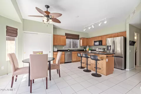 3213 E Tonto Ln, Phoenix, AZ 85050 photo 9
