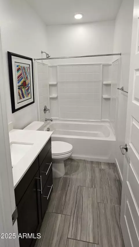 Bath - 1629 W Buist Ave, Phoenix, AZ 85041 photo 4 of 7