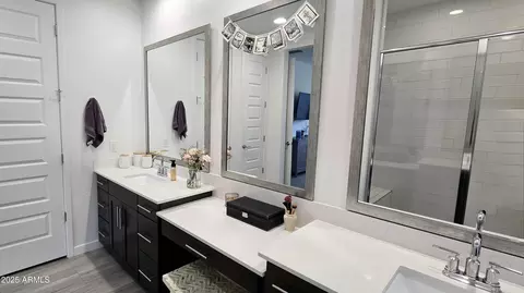 Bath - 1629 W Buist Ave, Phoenix, AZ 85041 photo 1 of 7