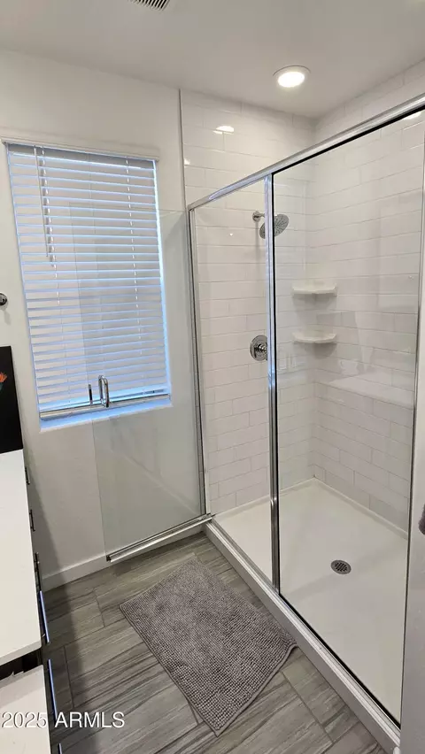 Bath - 1629 W Buist Ave, Phoenix, AZ 85041 photo 3 of 7